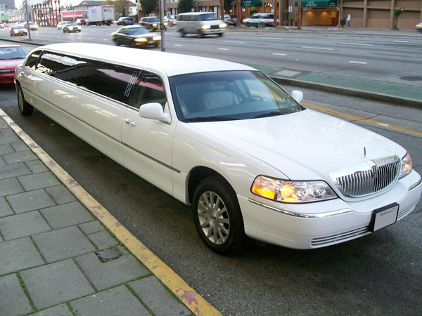 Laredo 8 Passenger Limo